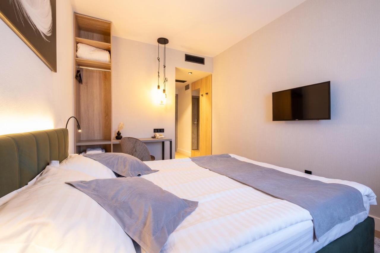 Pensiunea Casa Georgia Comanesti  Exteriör bild