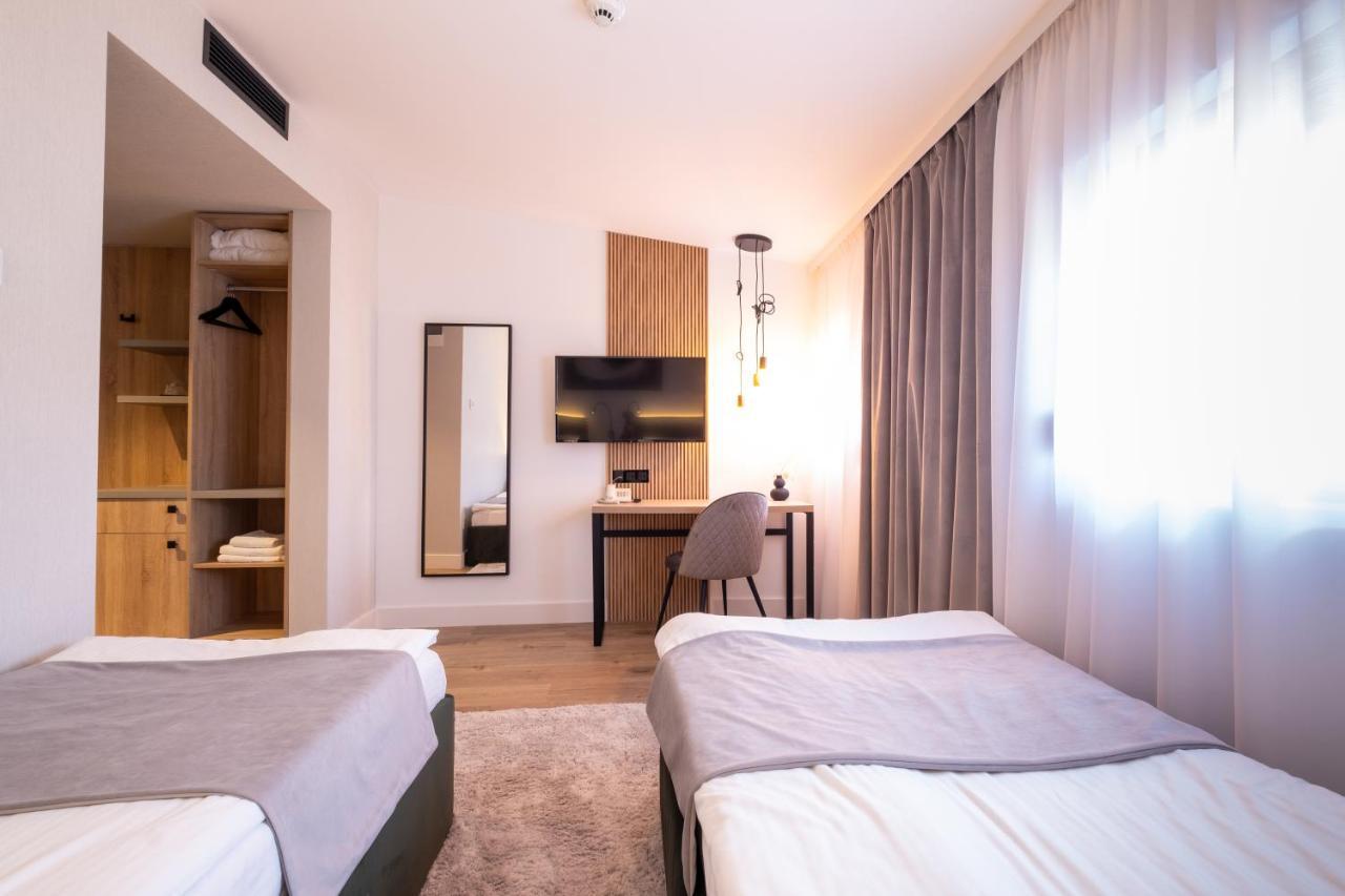 Pensiunea Casa Georgia Comanesti  Exteriör bild