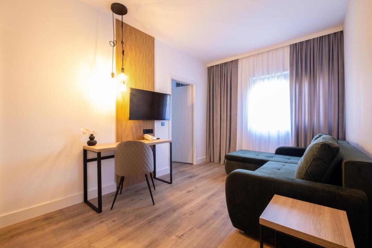 Pensiunea Casa Georgia Comanesti  Exteriör bild